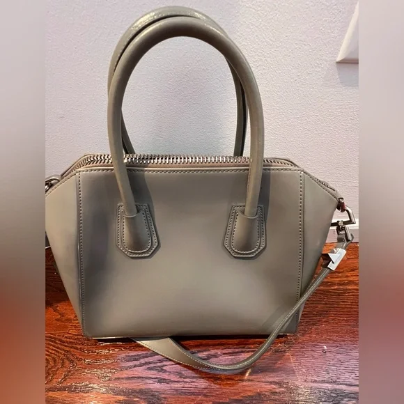 Authentic *** Givenchy Antigona Bag in Grey - Picture 4 of 9
